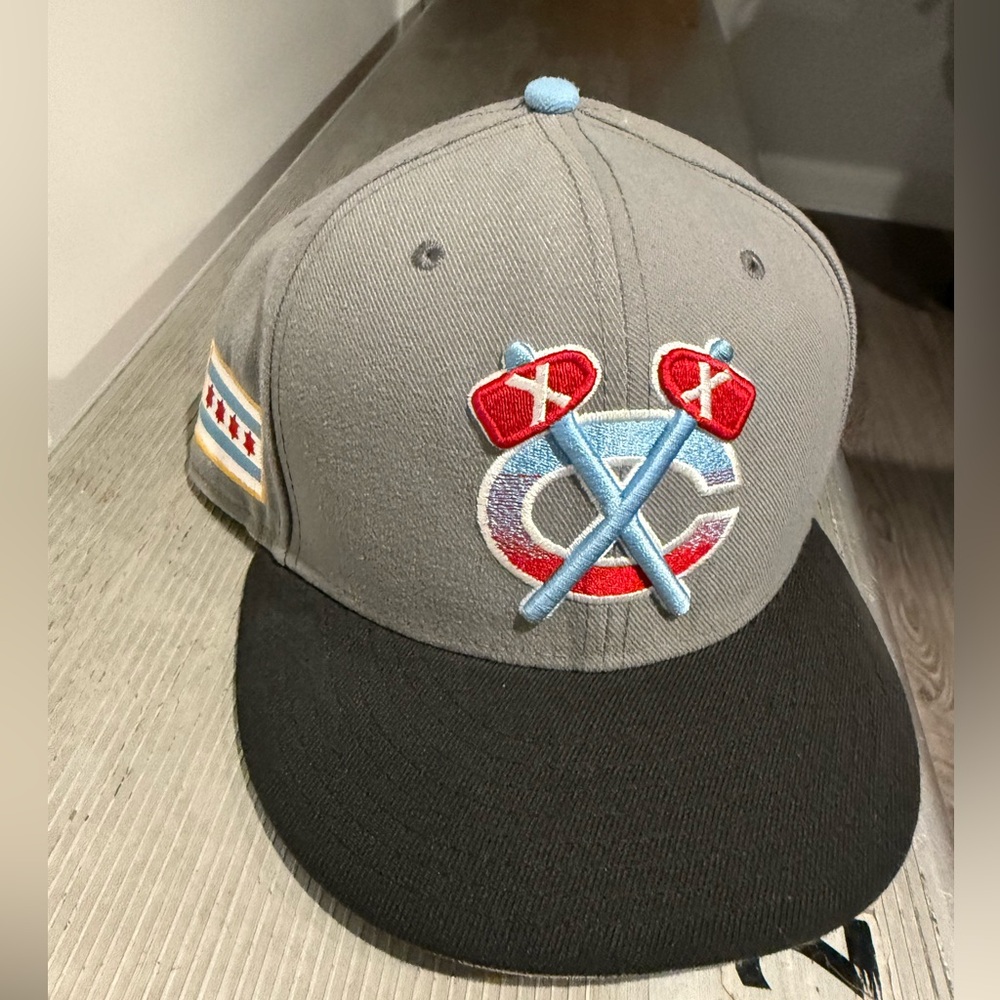 NHL New Era Chicago Blackhawks Hockey Gray and Black 7 3/8 Fitted Hat